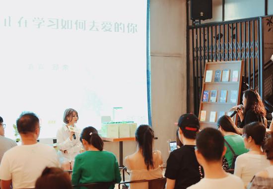新书发布会活动现场