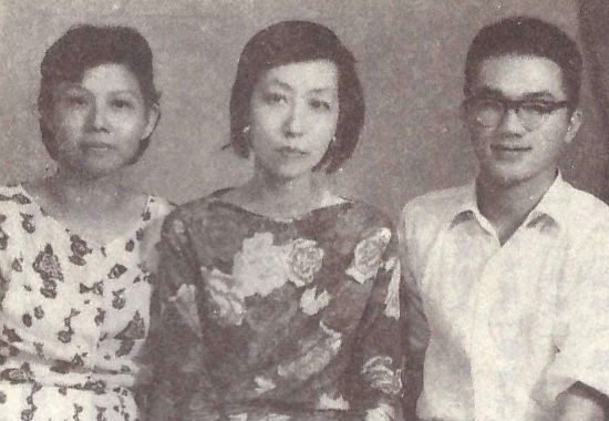 1961年10月15日摄于花莲。(左起)王祯和母亲、张爱玲女士、王祯和先生。